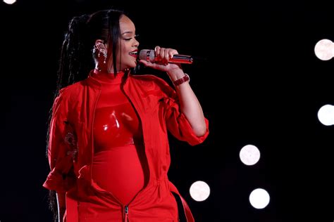 rihanna pregnant